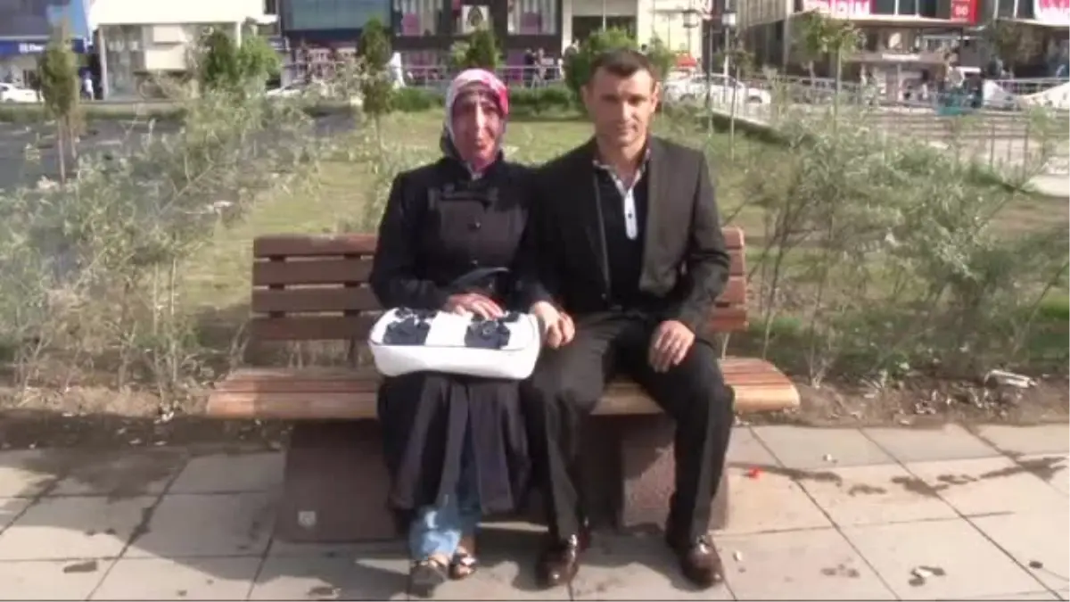 Yüzünü Kaplayan Doğum Lekesi İçin Yardım Bekliyor