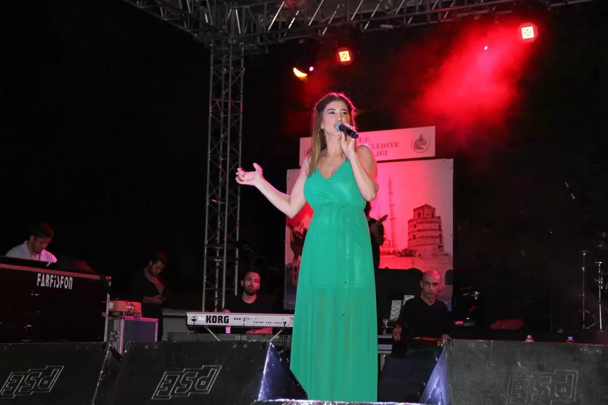 Nadide Sultan Edirne\'de Konser Verdi