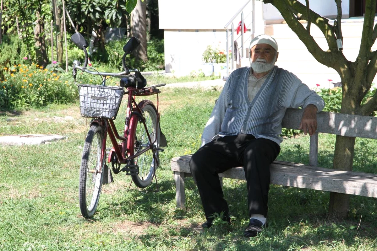 85 Yaşında Günde 40 Kilometre Bisiklet Sürüyor