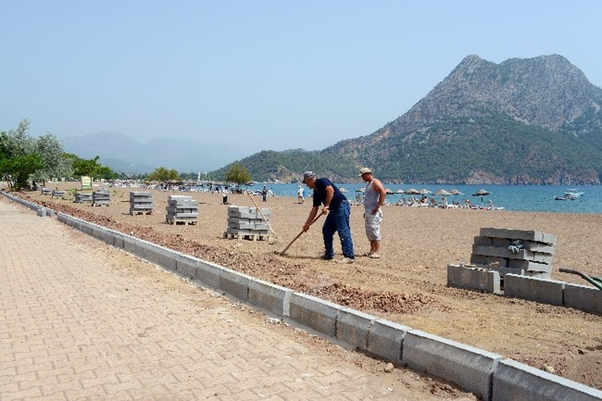 Adrasan\'da Sahilde Yürüyüş Yolu Yapılıyor