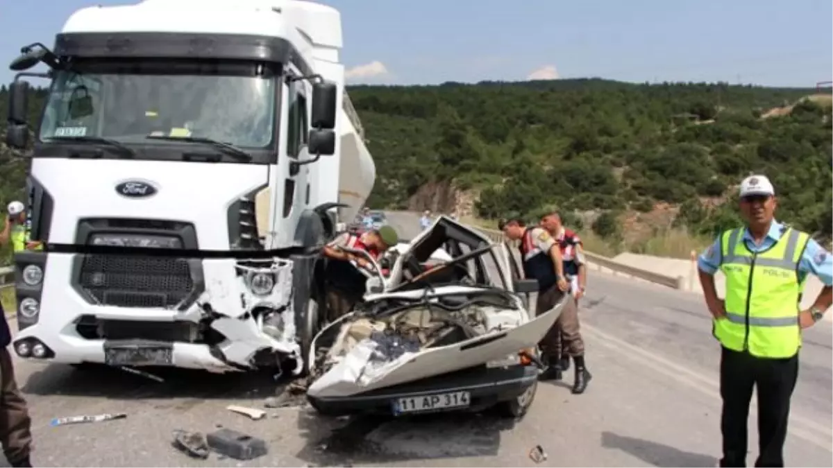 Beton Mikseri Otomobili Biçti, Avukat Öldü, Eşi Yaralandı