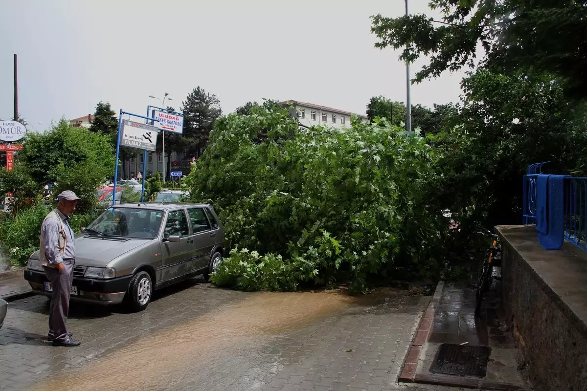 Bozüyük\'te Fırtına ve Sağanak