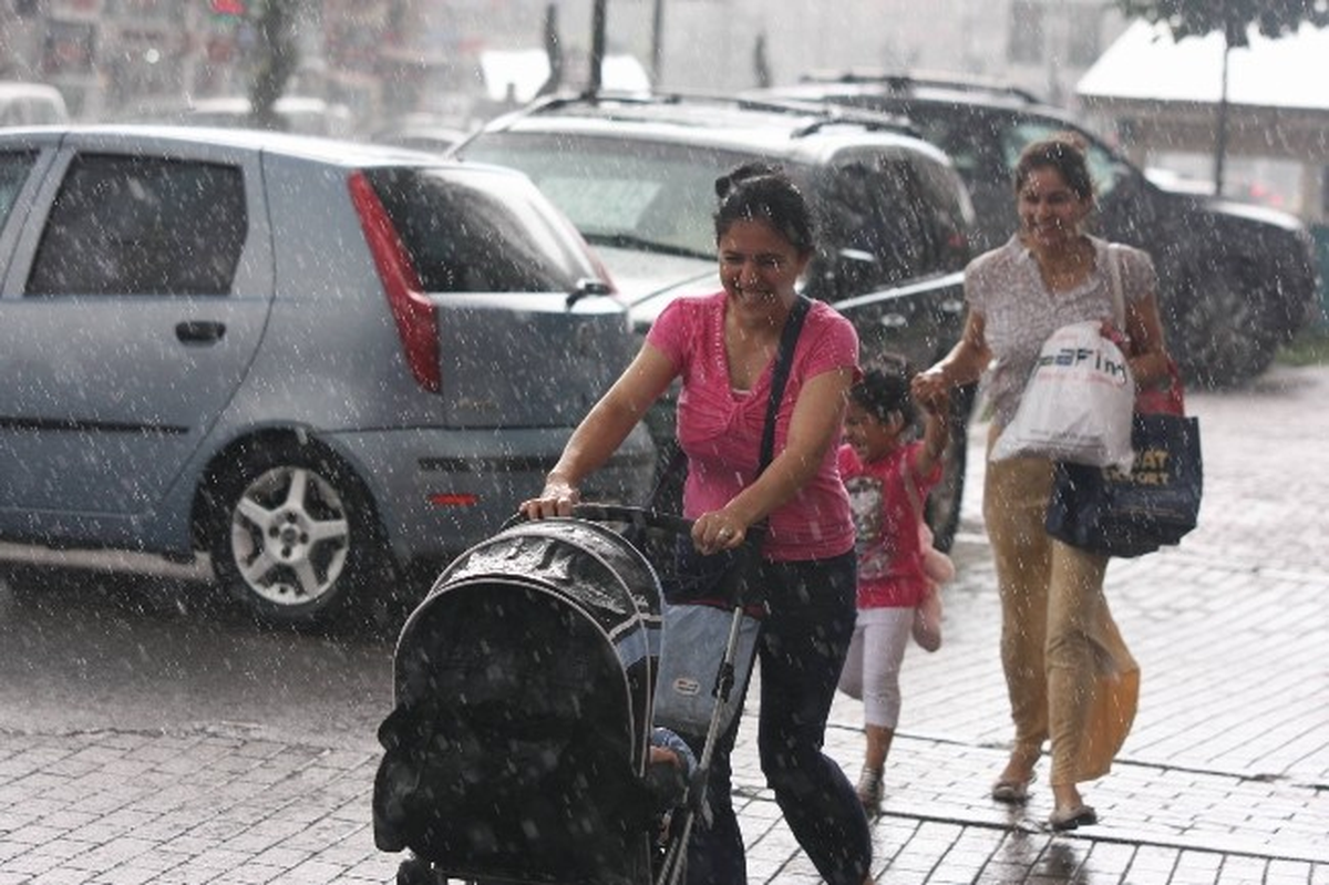 Bursalılar Yağmurla Serinledi
