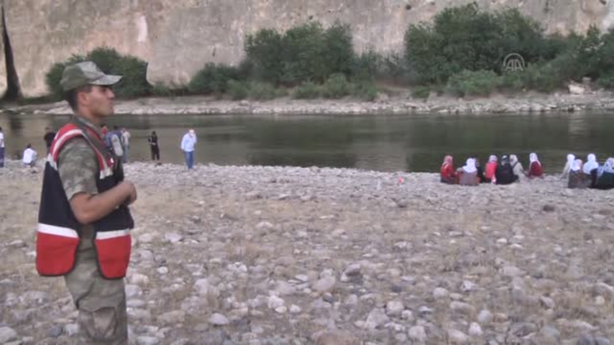 Dicle Nehri\'nde 2 kişi boğuldu 1 kişi kayboldu -