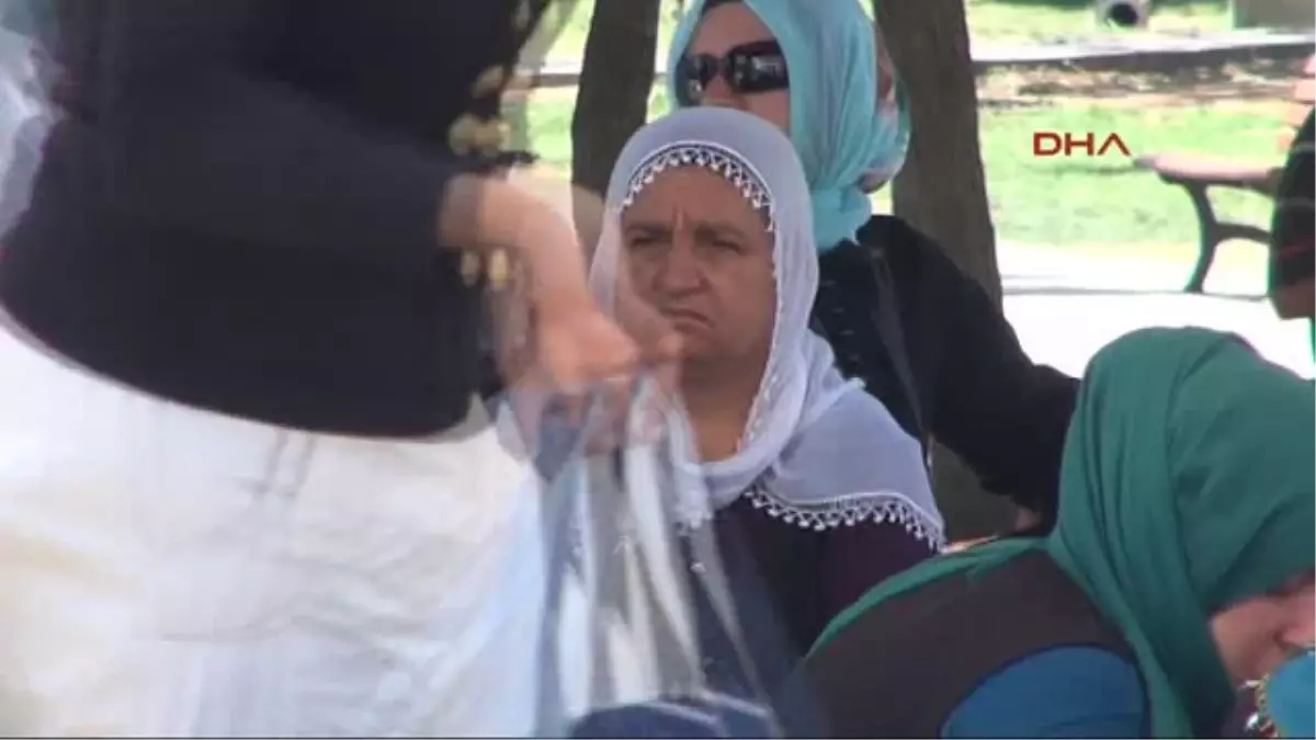 Diyarbakır\'da Eylem Yapan Anneler: Bütün Çocuklar Gönderilsin