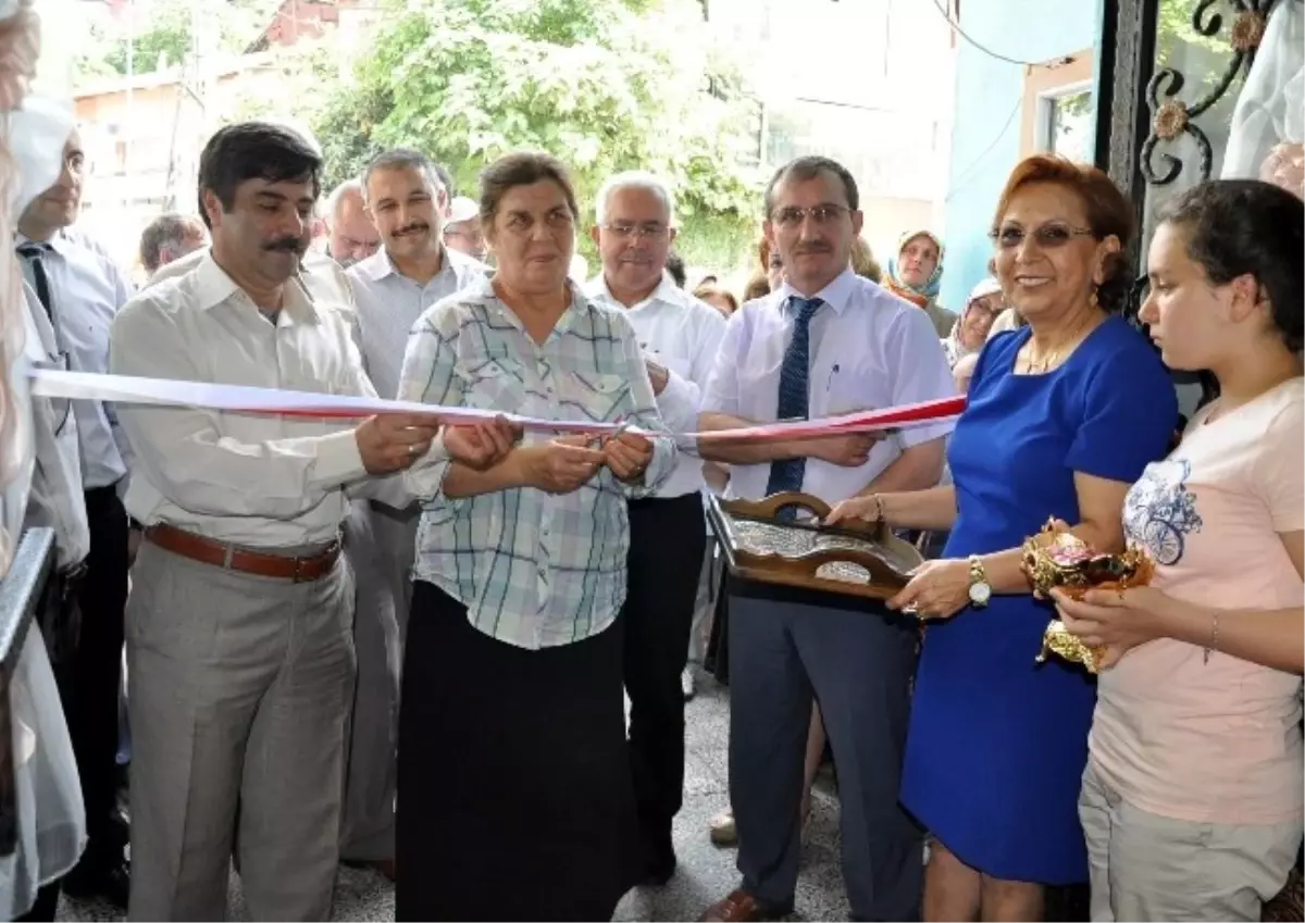 Fatih Halk Eğitim Merkezinde, Yılsonu Sergisi Açıldı