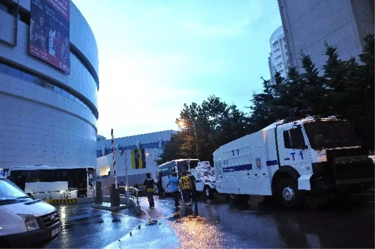 Fenerbahçe Ülker Arena\'da Geniş Güvenlik Önlemleri Alındı