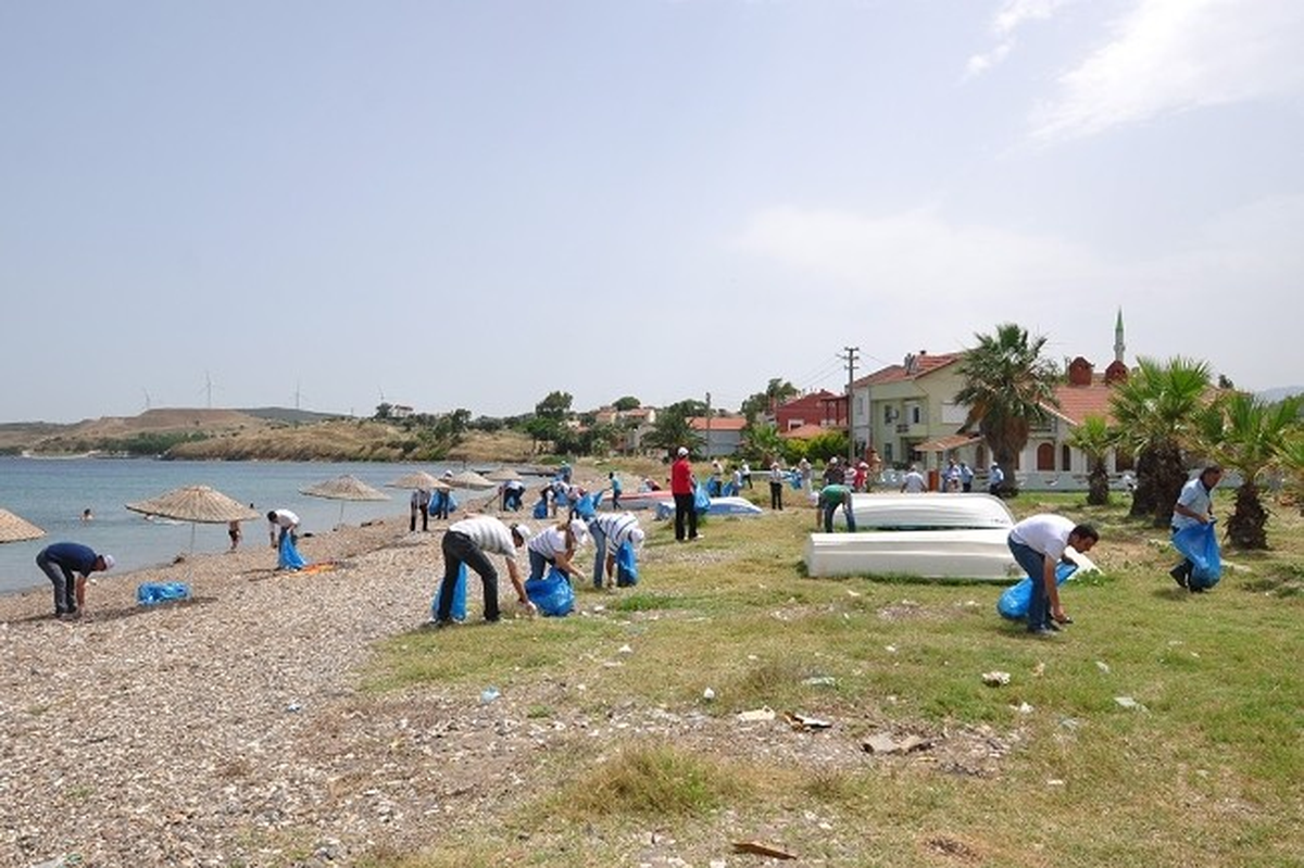 Foça\'da Temizlik Harekatı Tamgaz