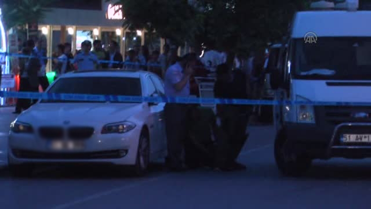 Kaldırıma Bırakılan Çantadan Ütü Çıktı