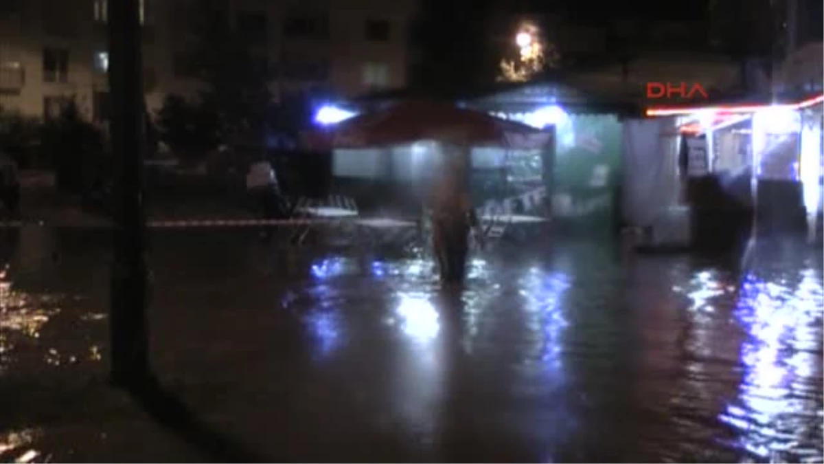 Kırklareli\'nde Dün Gece Etkisini Gösteren Sağanak Yağmur Yağışı Kısa Sürede Cadde ve Sokakları Göle...