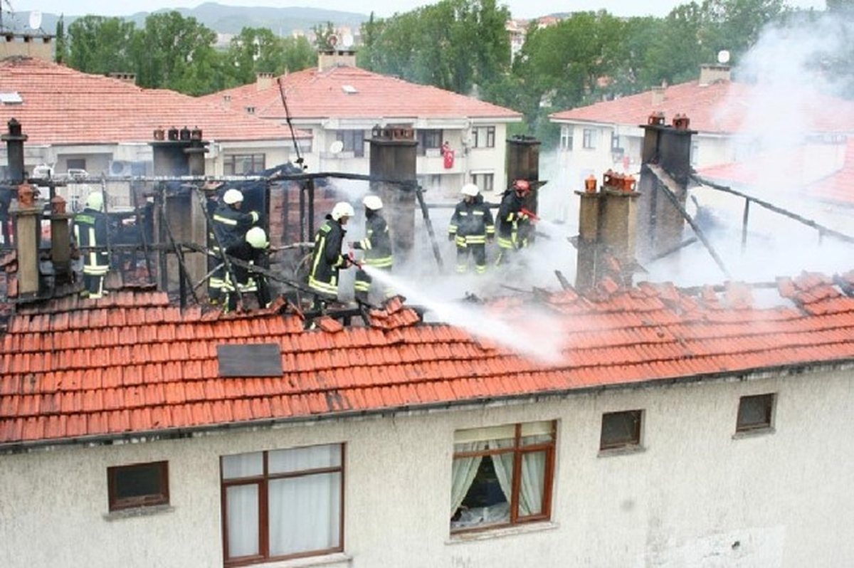 Kocaeli\'de Çatı Yalıtımında Yangın Uyarısı Yapıldı