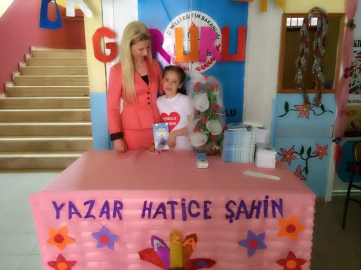 Küçük Yazar Hatice\'nin İmza Günü Gerçekleşti