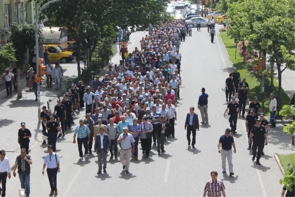 Kütahya\'da İşçilerin Protestosu Sürüyor
