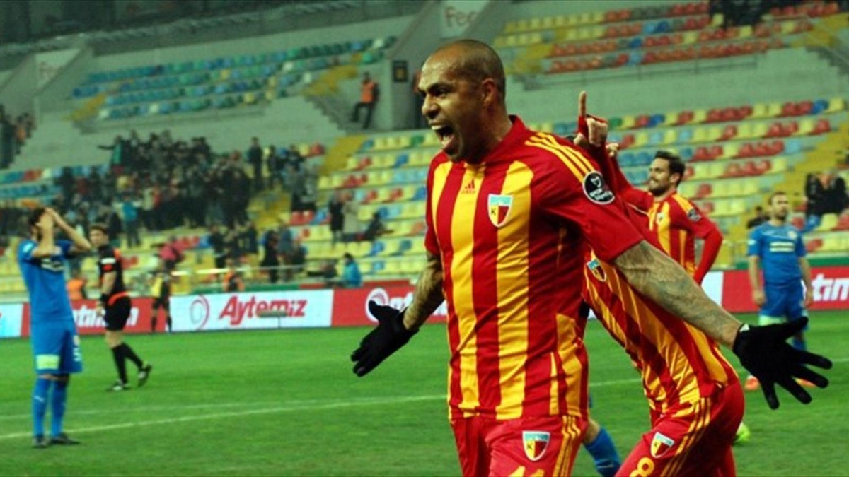 Mert Nobre\'nin Ayrılmaya Niyeti Yok