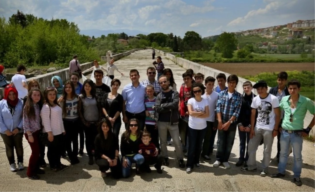 Öğrenciler Taraklı ve Jüstinyen Köprüsünde Resim Çalışmaları Yaptı