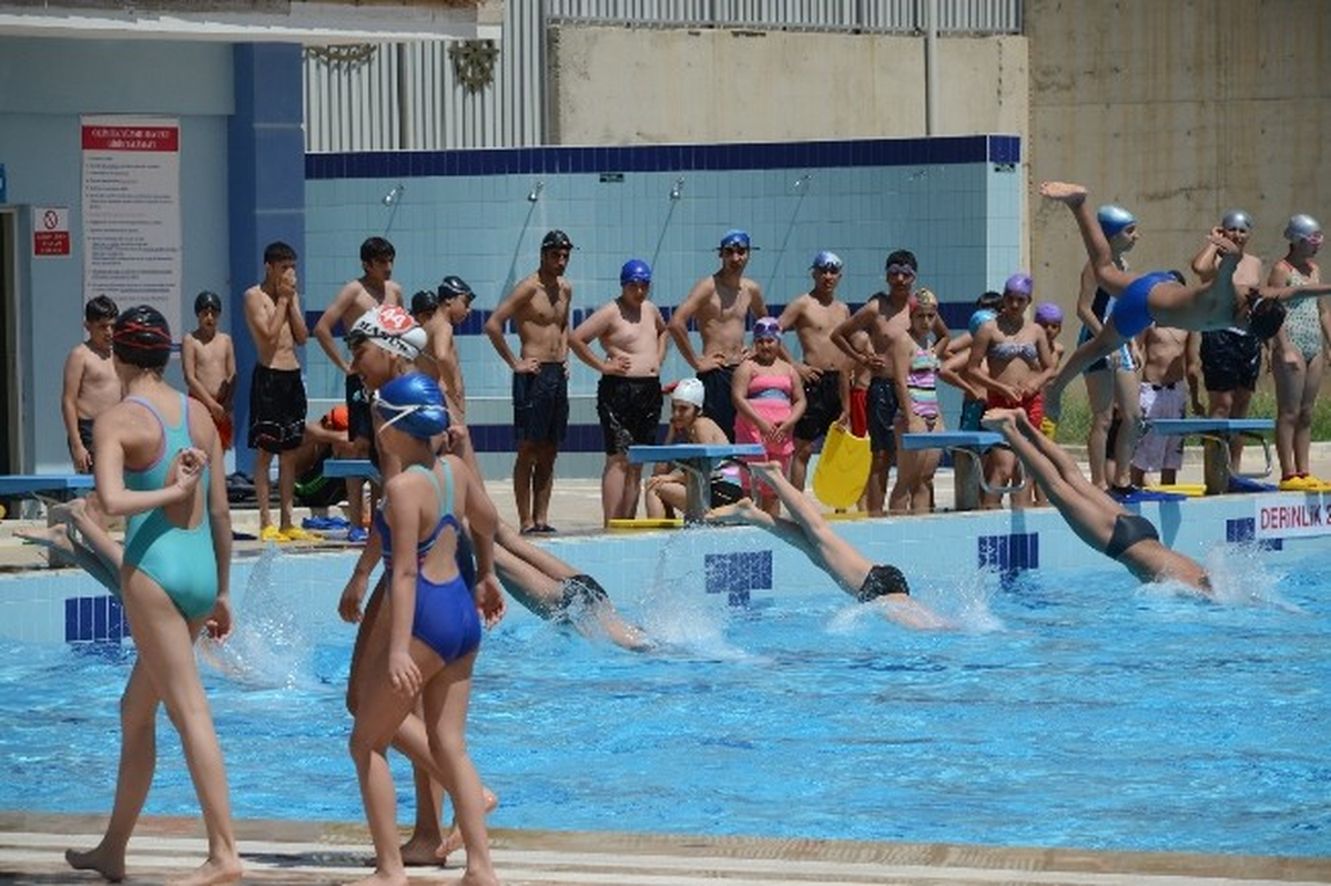 Olimpik Açık Yüzme Havuzu Sezonu Açtı