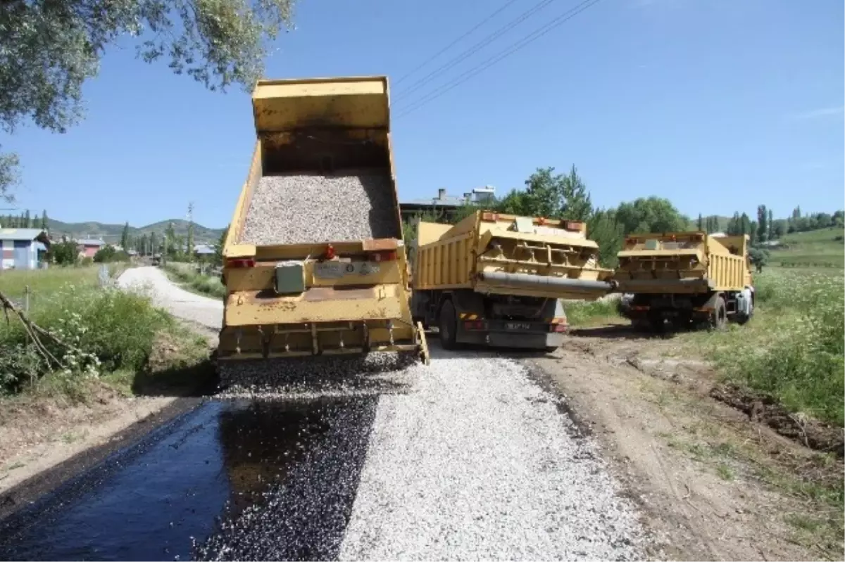 Sathi Kaplama ve Asfalt Yama Çalışmaları Sürüyor