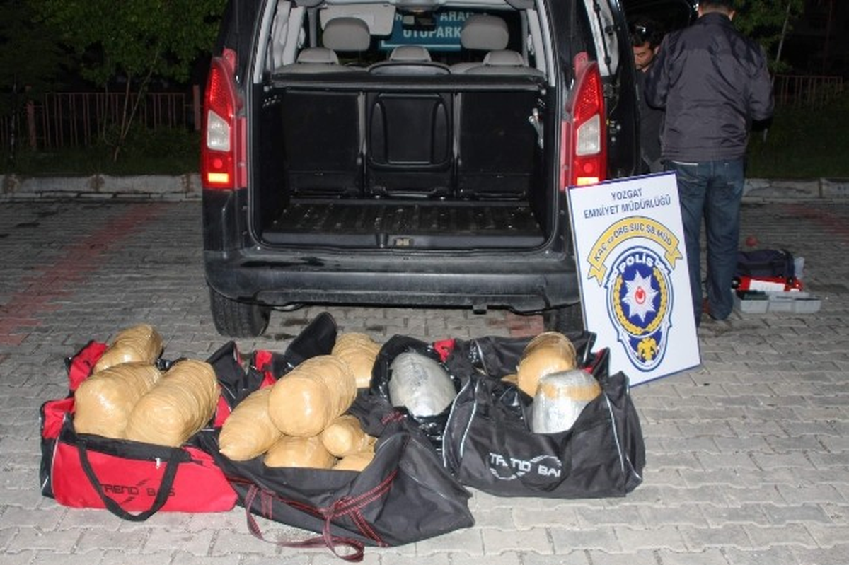 Yozgat Emniyeti\'nden Esrar ve Kaçak Sigara Operasyonu