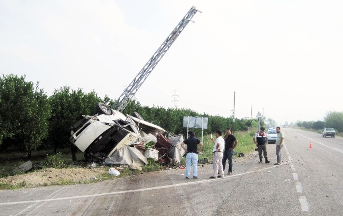 Adana\'da Trafik Kazası: 1 Ölü, 3 Yaralı