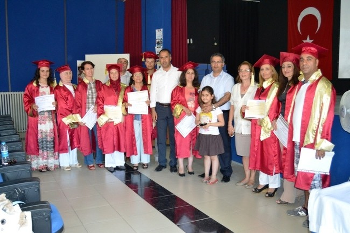 Ahem\'in Açık Öğretim Lisesi\'nin 14 Mezununa Kep Töreni