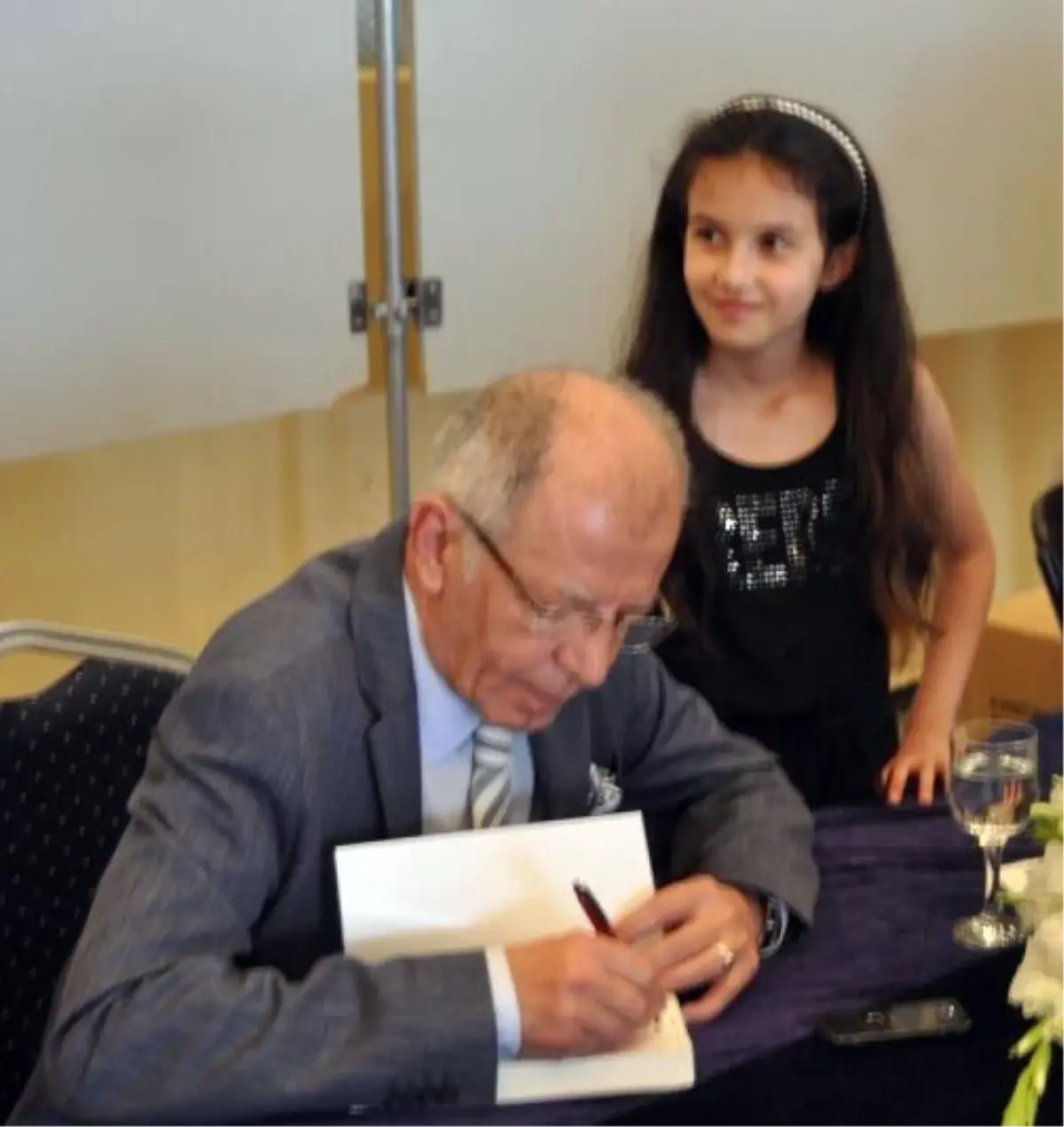 Avukat Ahmet Vural, İmza Gününde Okuyucularıyla Buluştu