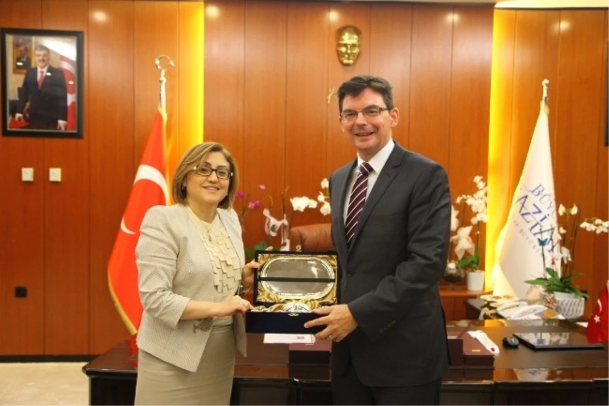 Avustralya Büyükelçisi Gaziantep Büyükşehir Belediye Başkanı Fatma Şahin\'i Ziyaret Etti