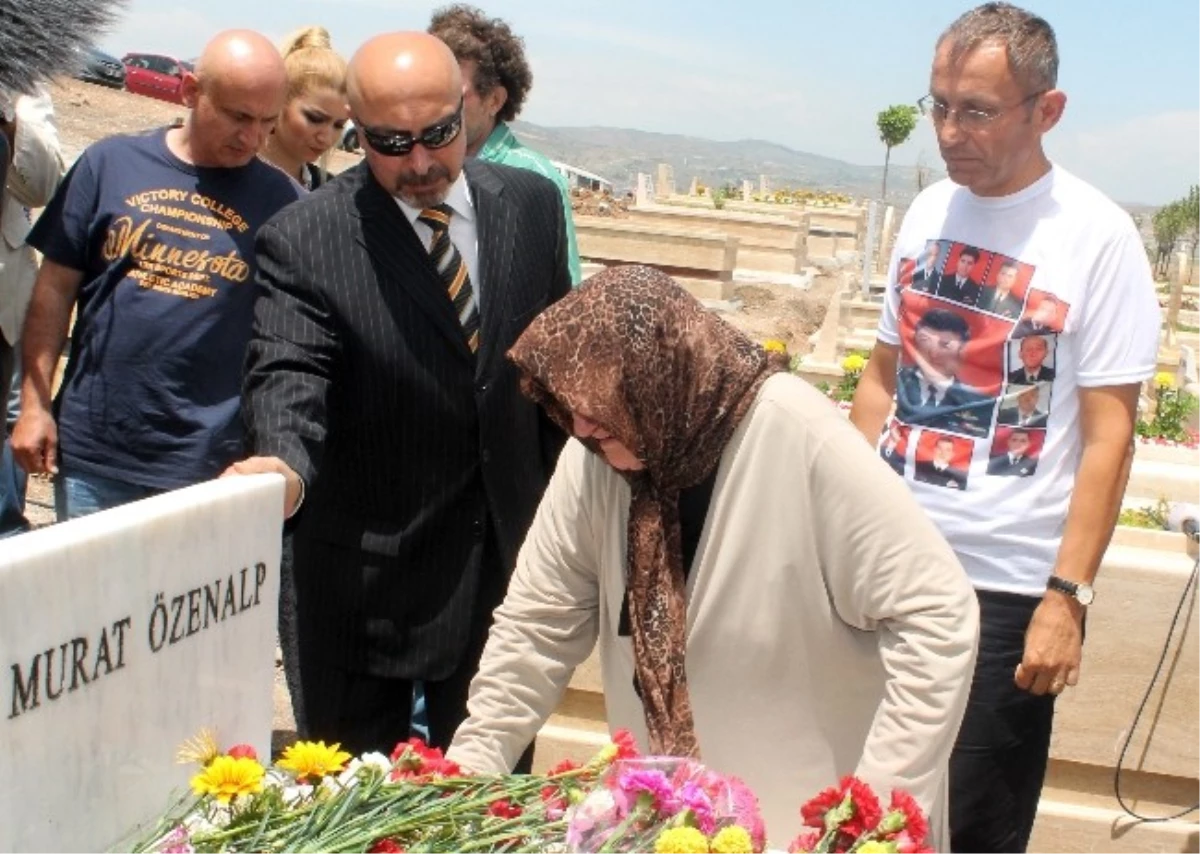Balyoz Sanıkları, Albay Özenalp ve Yarbay Tatar\'ın Mezarını Ziyaret Etti