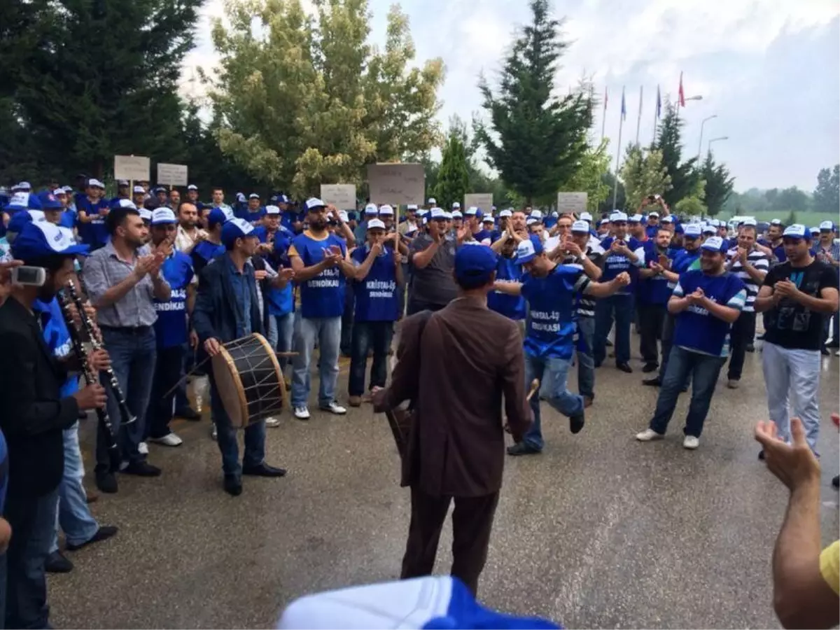 Bursa Yenişehir\'de Şişecam İşçileri Greve Çıktı