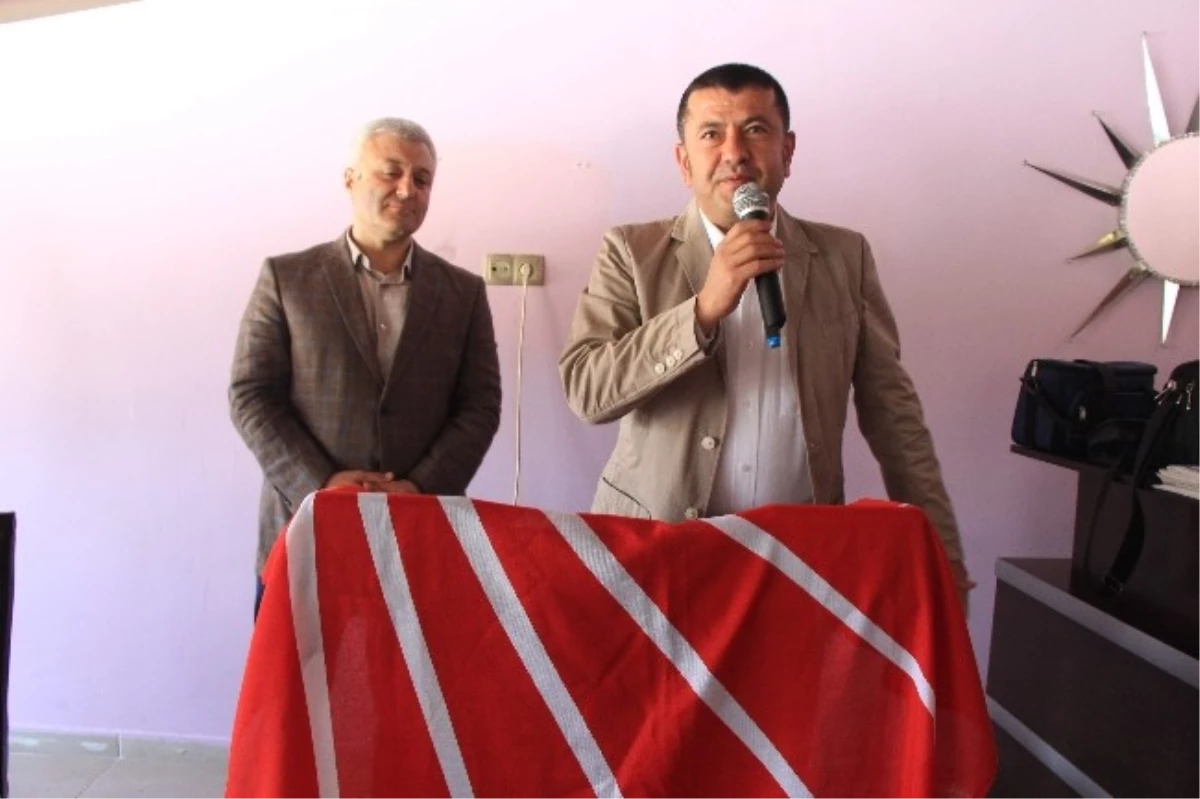 CHP Arapgir\'de Hüseyin Akşahin Tekrar Başkan Seçildi