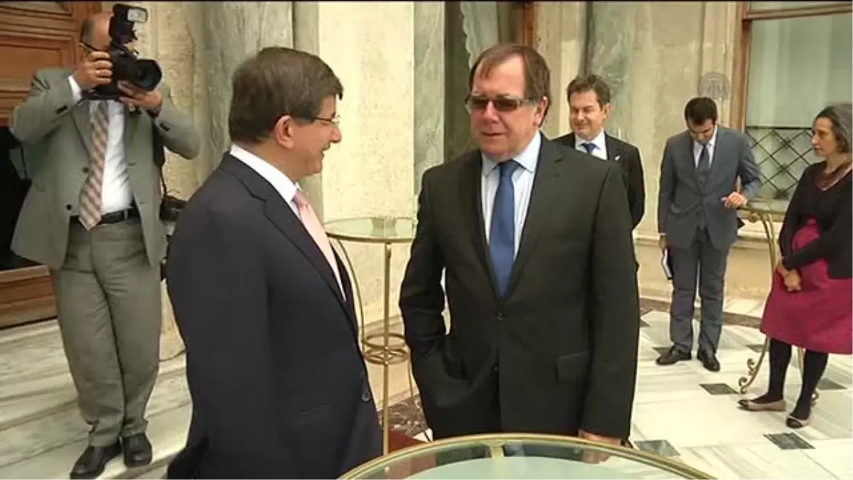 Davutoğlu, Yeni Zelandalı mevkidaşı McCully ile görüştü -