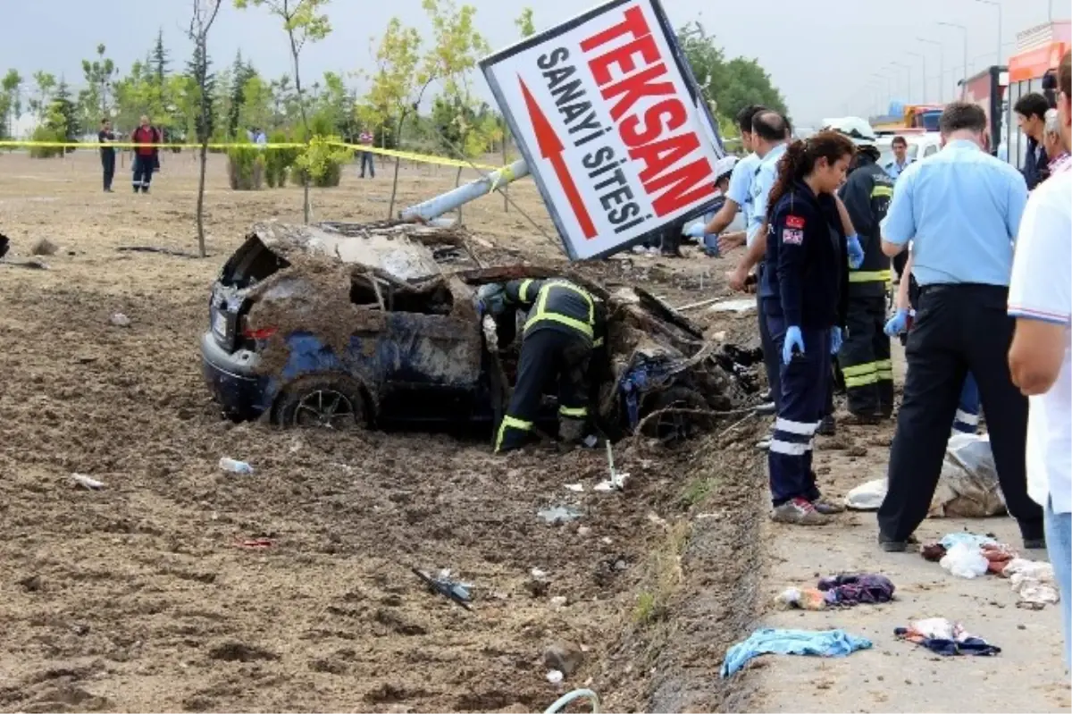 Eskişehir\'de Feci Trafik Kazası: 2 Ölü, 1 Yaralı