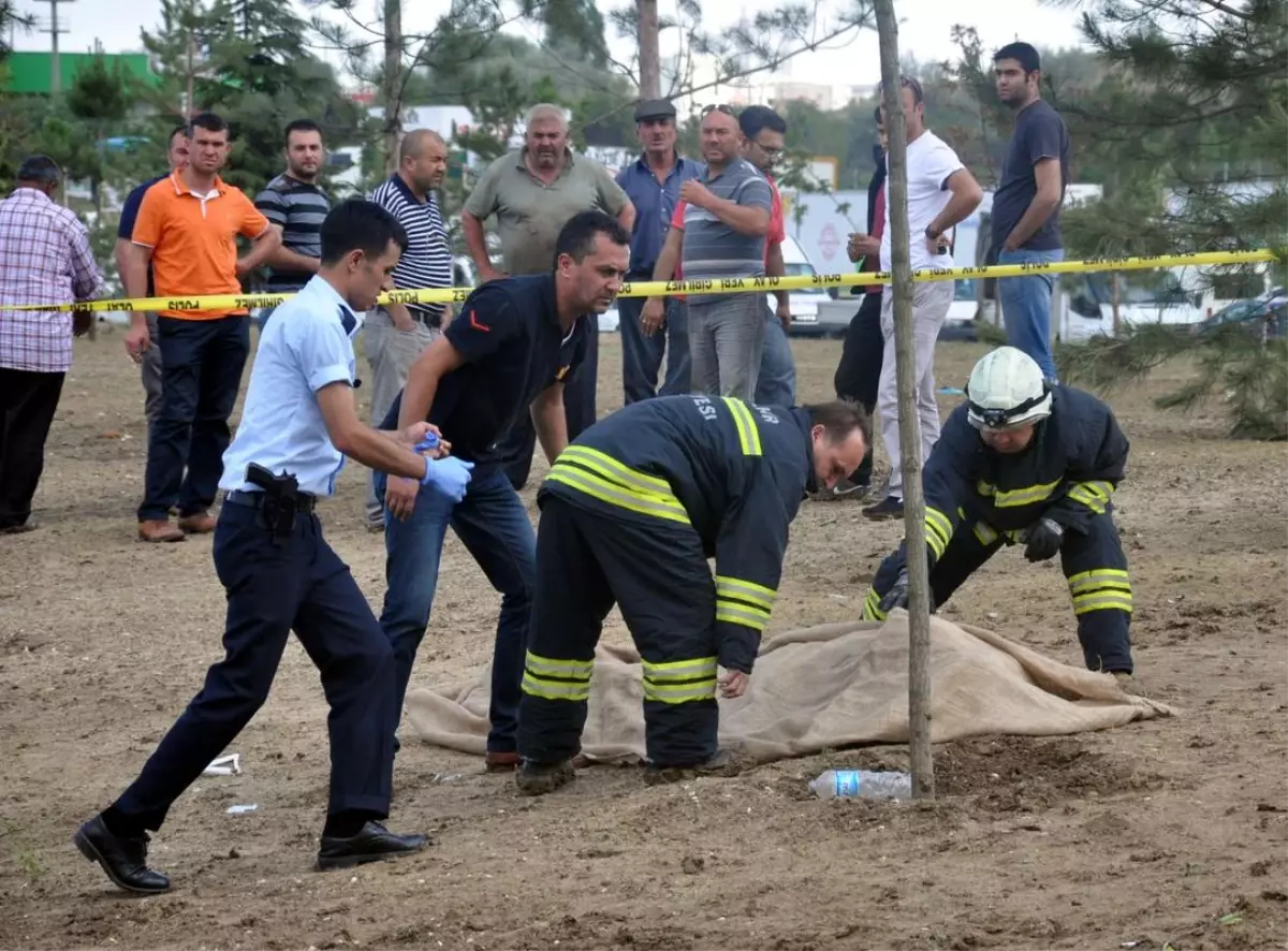 Eskişehir\'de Trafik Kazası: 2 Ölü, 1 Yaralı