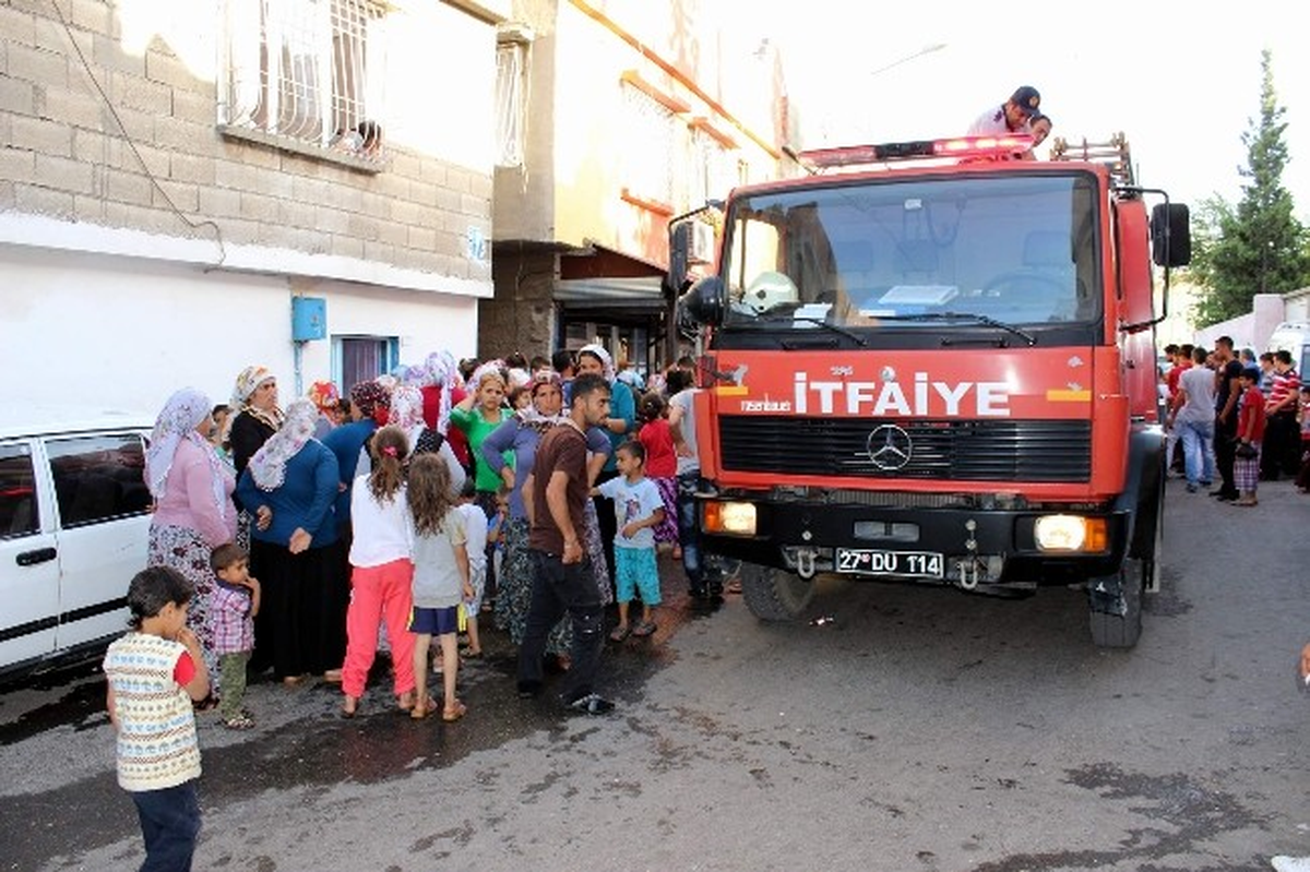 Evde Çıkan Yangın Korkuttu