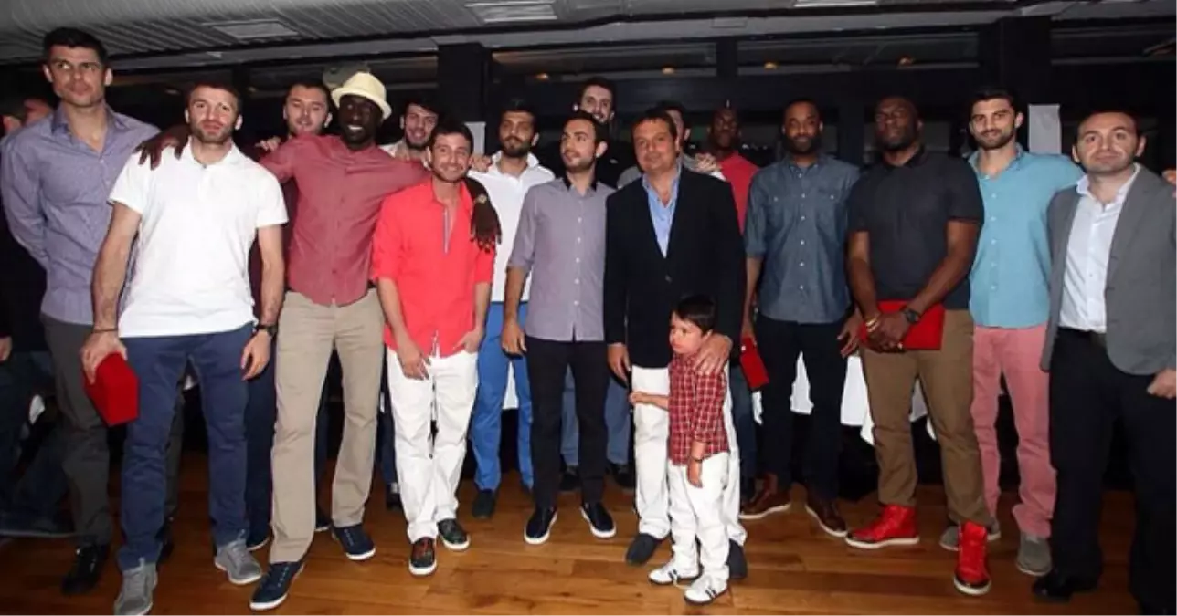 Galatasaray Yönetiminden Basketbol Takımına Yemek