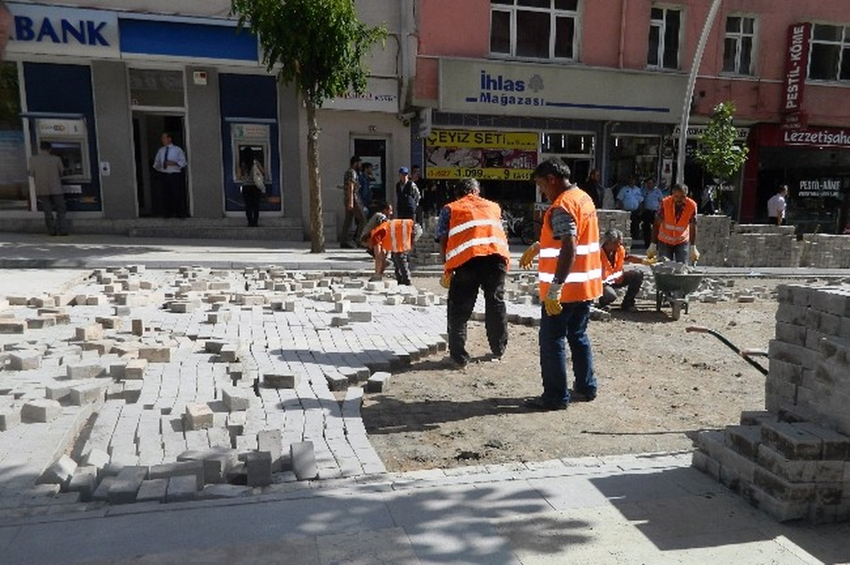 Gümüşhane\'de Parkeler Tamir Ediliyor