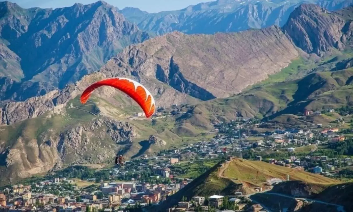 Hakkari\'de Yamaç Paraçütü İçin Parkur Çalışması