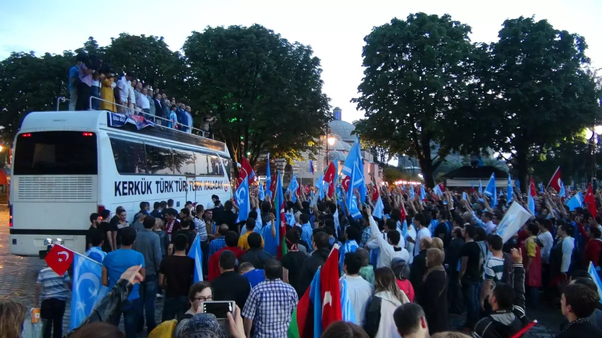 İstanbul\'da Türkmenler\'e Uygulanan Şiddet Protesto Edildi