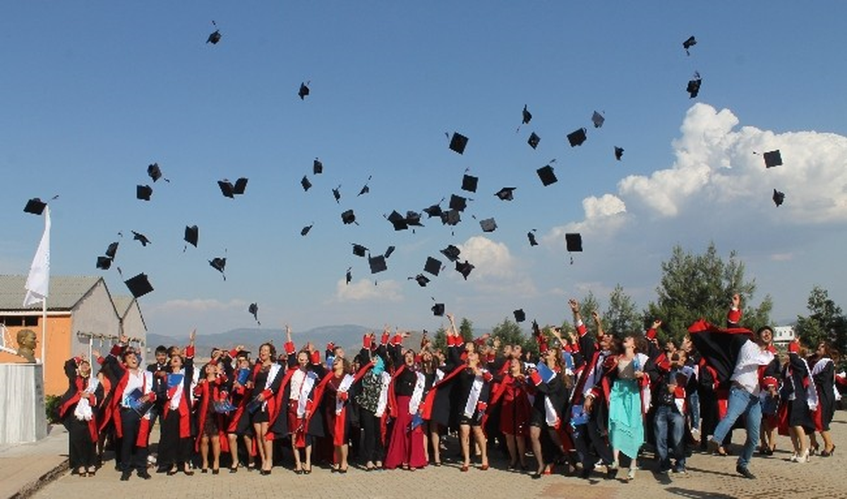 İslahiye Meslek Yüksekokulunda Mezuniyet Heyecanı