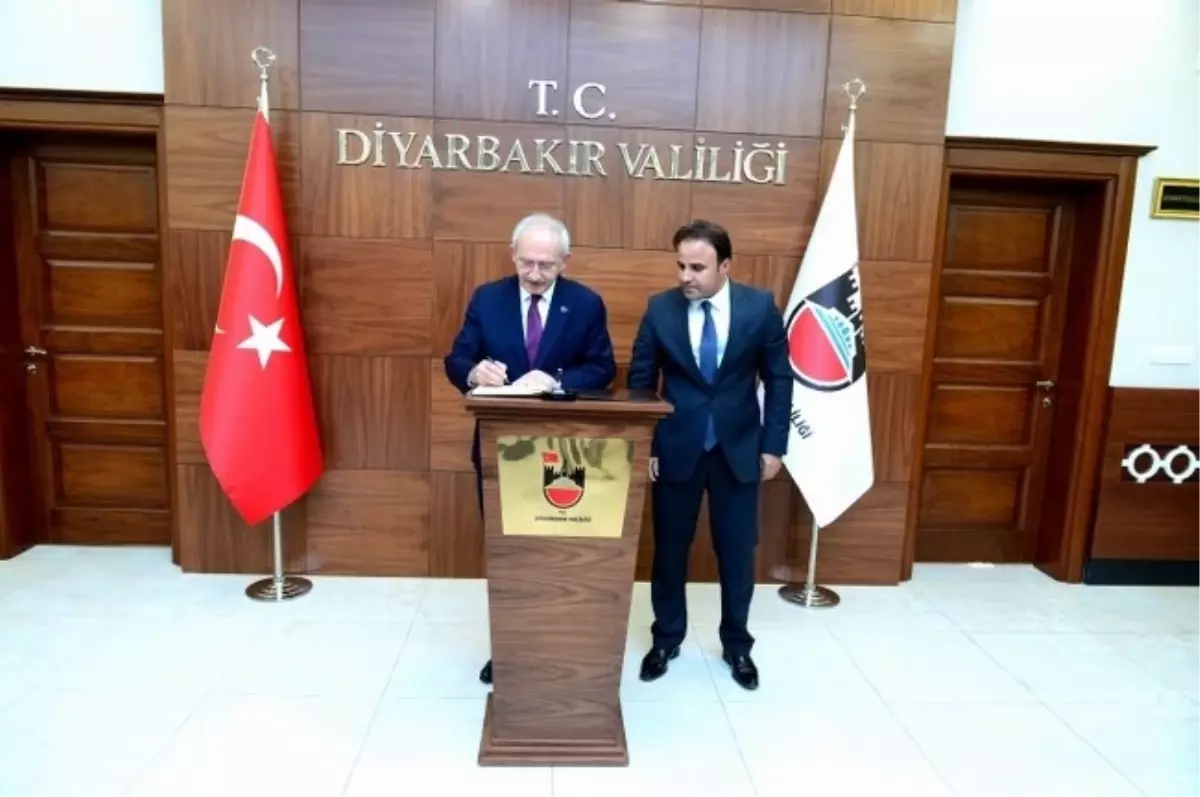 Kılıçdaroğlu, Diyarbakır Valiliği\'ni Ziyaret Etti