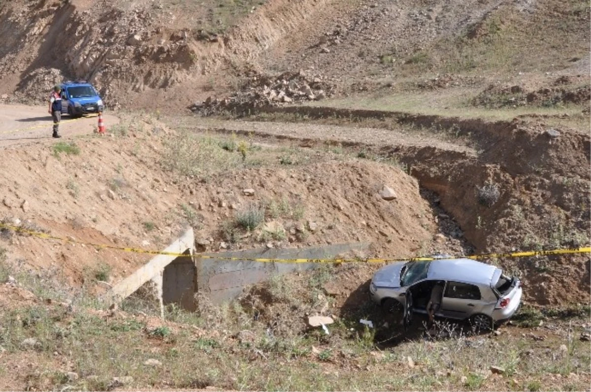 Kırıkkale\'de Otomobil Dereye Düştü: 1 Ölü, 1 Yaralı
