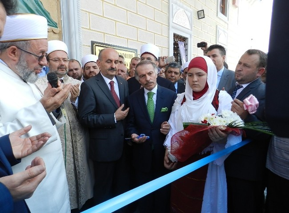 Kosova\'nın En Büyük Camisine Görkemli Açılış