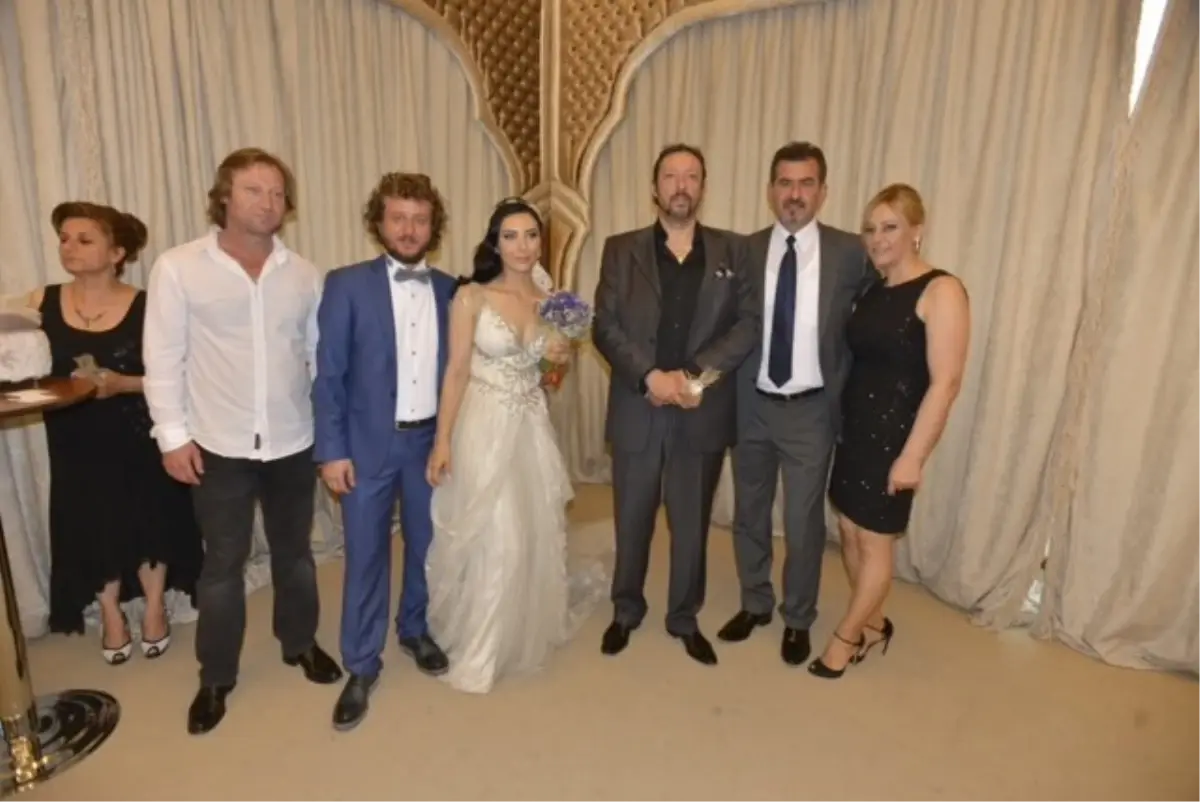 Kurtlar Vadisi Oyuncuları Eskişehir\'de Düğün Törenine Katıldı