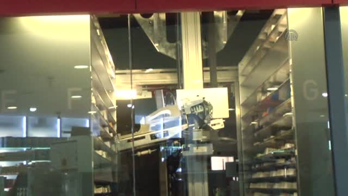 "Robot eczacı" iş başı yaptı -