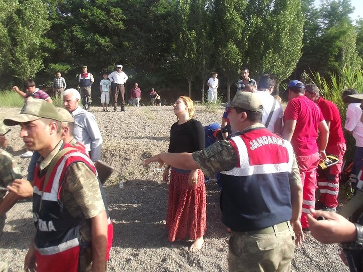 Serinlemek İçin Hazar Gölü\'ne Giren Genç Boğuldu