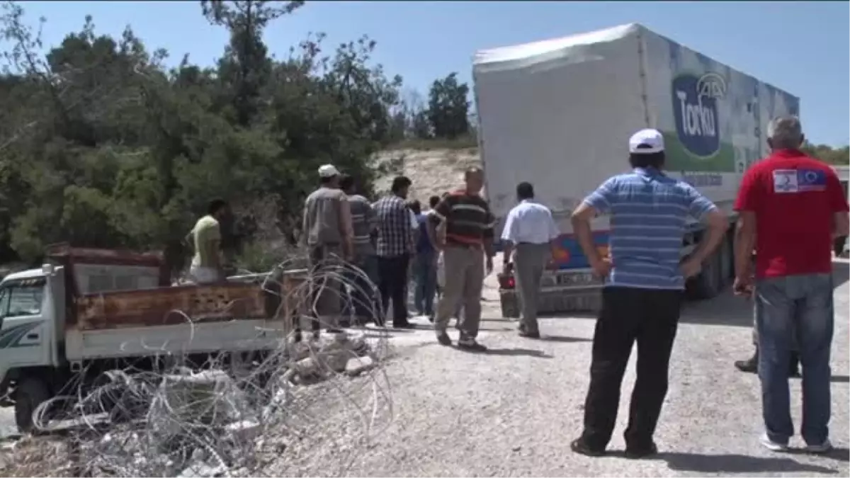 Türk Kızılayı, Suriye\'ye insani yardım malzemesi gönderdi -