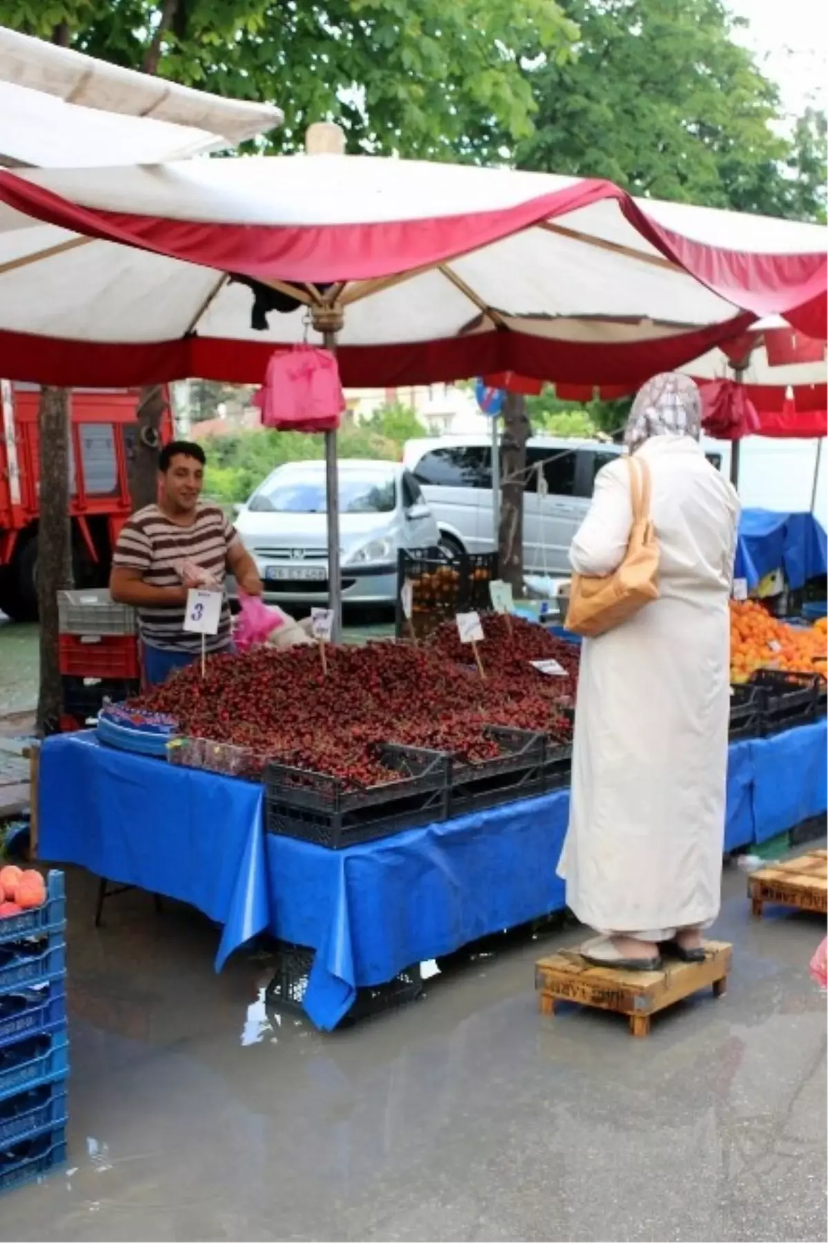 Yağmur Pazar Esnafını da Vurdu