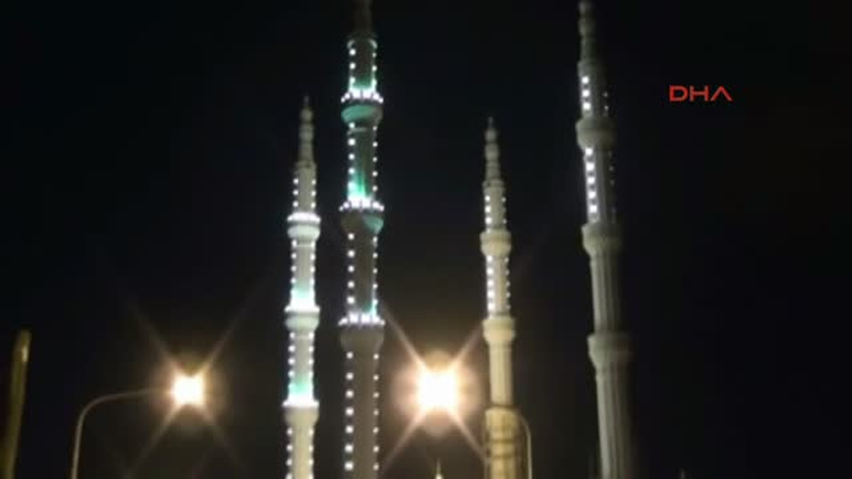 Arnavutluk\'ta Dört Minareli Camii Açıldı