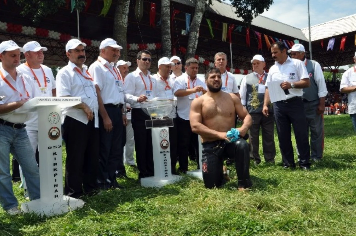 Edirne\'de Er Meydanında Güreş Heyecanı