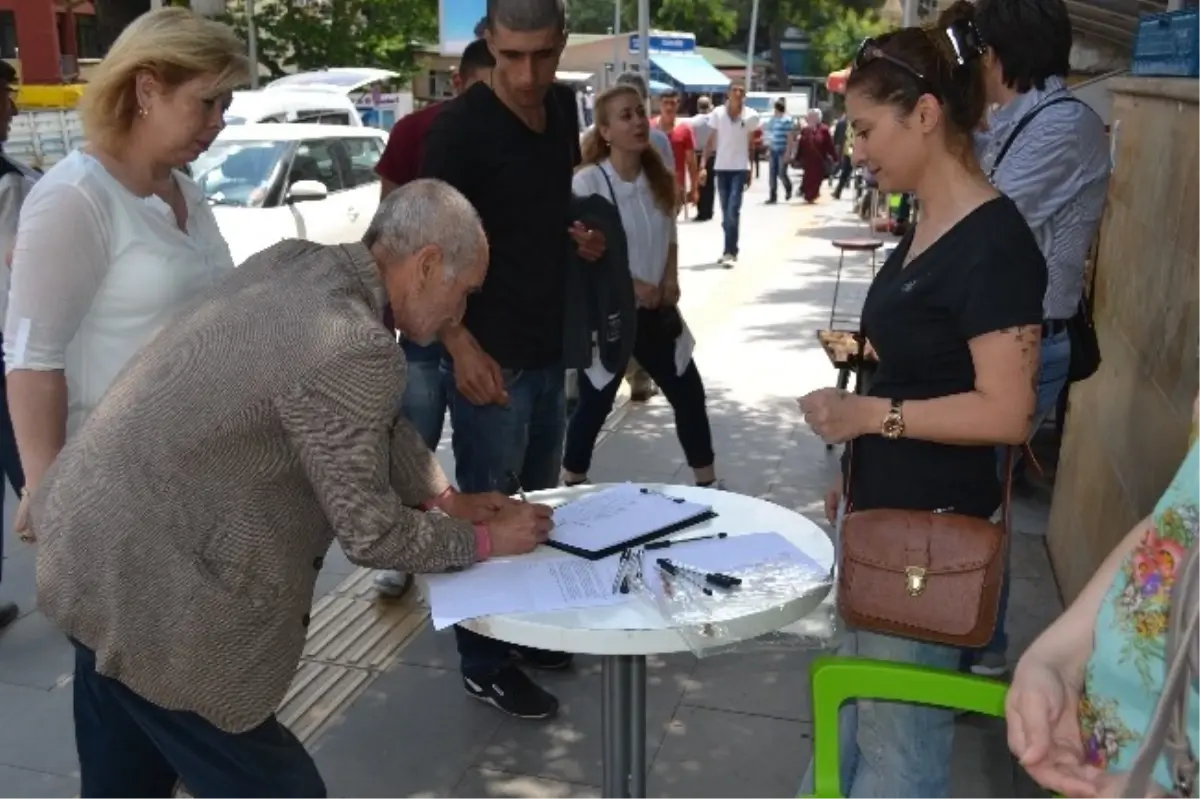 Bilecik Anadolu Öğretmen Lisesi Kapanmasın Diye İmza Kampanyası Düzenlendi