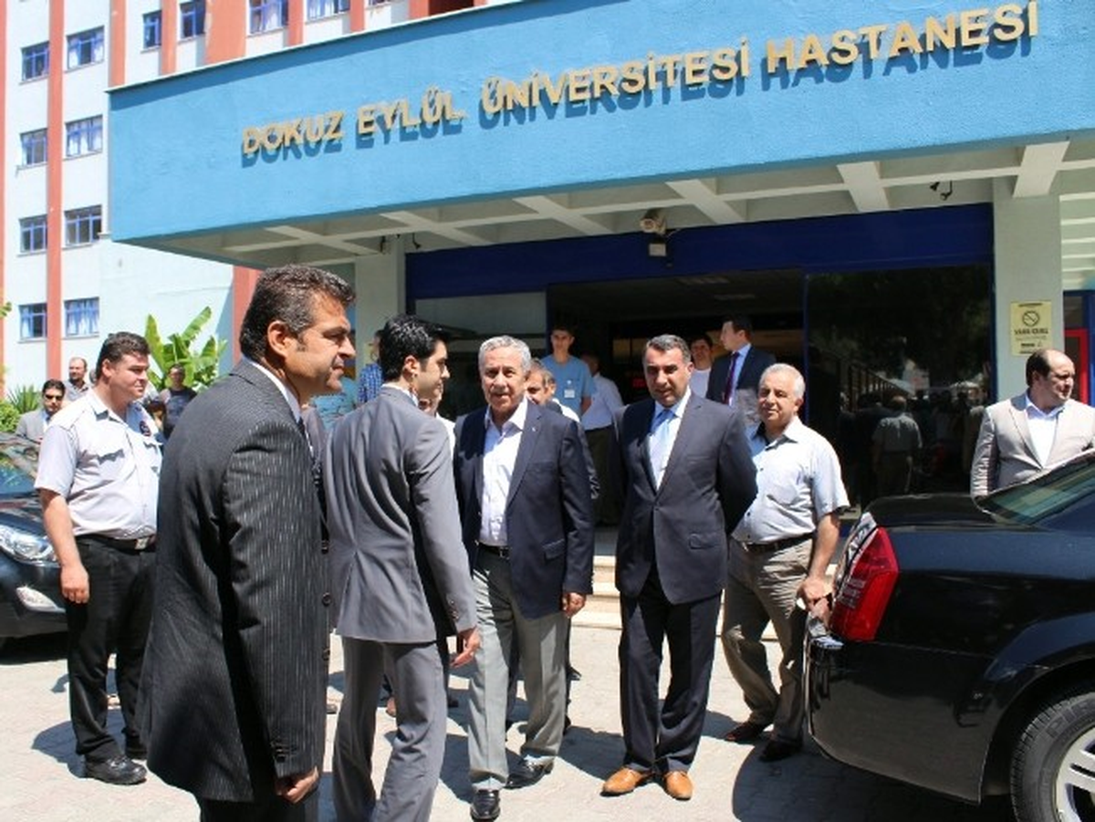 Bülent Arınç\'tan Ağabeyine Hasta Ziyareti